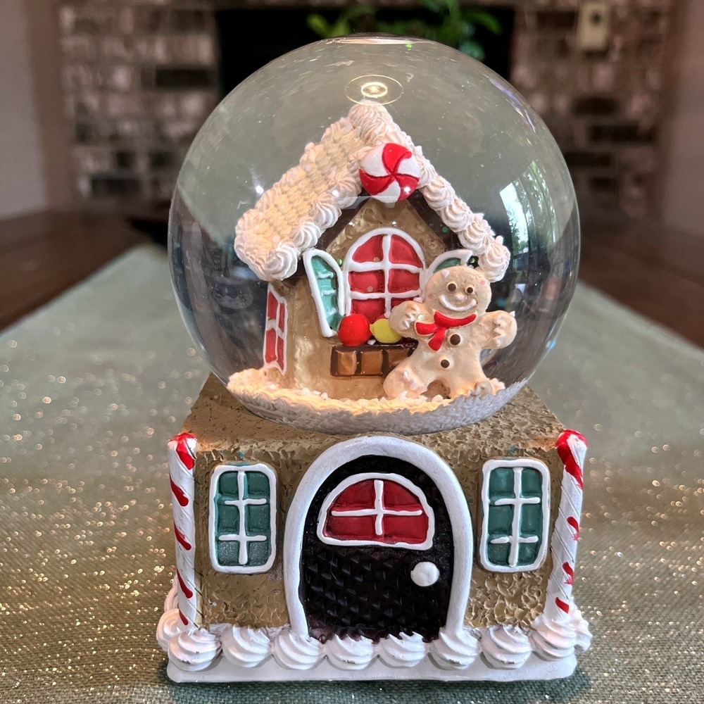 Kcare Musical Gingerbread House Snow Globe~We Wish You A Merry Christmas~works